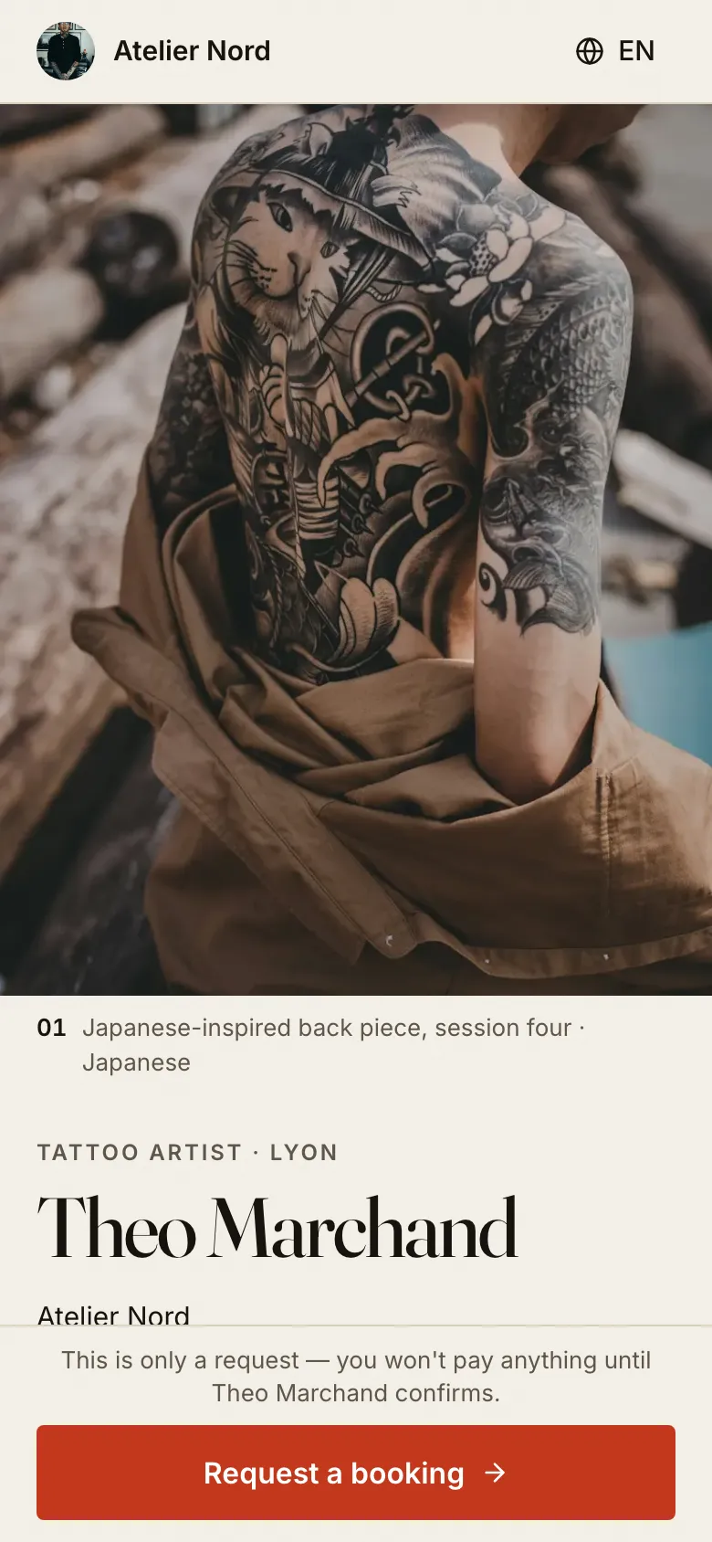 La page publique InkPoke d'un artiste sur téléphone : une grande photo de tatouage en haut, le nom de l'artiste dans une police à empattements et un bouton rouge « Request a booking » en bas